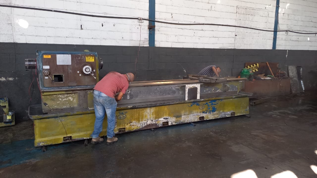 concertar maquinas de usinagem